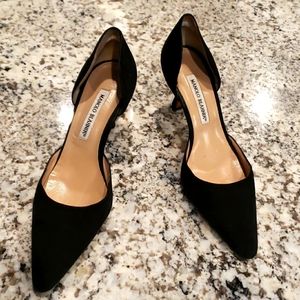 Gently worn Manolo Blahnik designer black suede pump size 38/8.